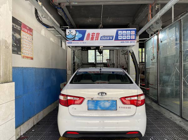四川綿陽(yáng)熊總訂購(gòu)1000Pro無接觸洗車機(jī)
